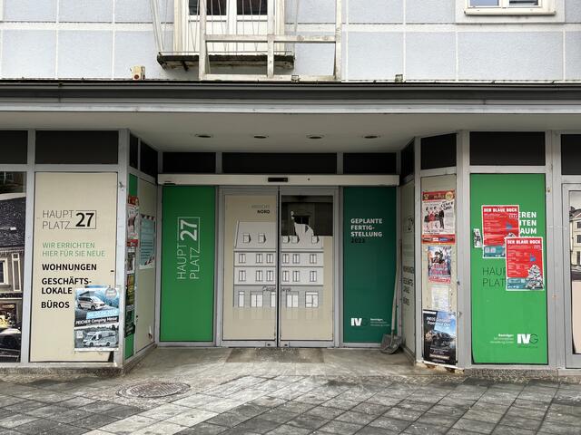 Am 18. November 2017 wurde die DM-Filiale am Hauptplatz 27 geschlossen. Seither standen die Räumlichkeiten leer. Immer waren verschiedene Nutzungsvarianten im Gespräch. | Foto: Waltraud Fischer