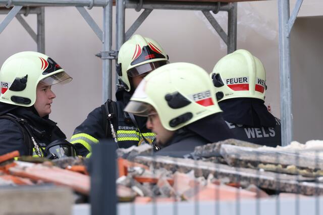 Ein Hausbesitzer in Wels-Schafwiesen wurde von Rotem Kreuz und Feuerwehr tot aufgefunden. Allem Anschein nach soll eine CO-Vergiftung den Mann getötet haben. | Foto: laumat.at