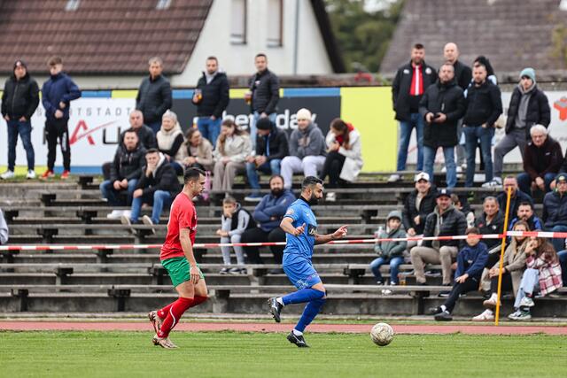 Erfolgreiches Derby: St. Martins Aufsteiger (blaues Trikot) holten sich im Prestigeduell gegen Dionysen den Sieg. | Foto: Reischl