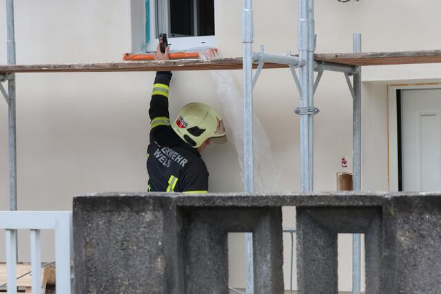 Ein Hausbesitzer in Wels-Schafwiesen wurde von Rotem Kreuz und Feuerwehr tot aufgefunden. Allem Anschein nach soll eine CO-Vergiftung den Mann getötet haben. | Foto: laumat.at