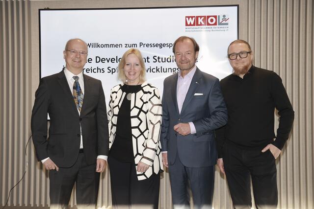 Wolfgang Koller (Co-Studien vom IWI), Reanne Leuning (AUSSENWIRTSCHAFT-Creative Industries), Alfred Harl (Obmann Fachverband UBIT) und Martin Filipp (Pioneers) bei der Studienpräsentation in Wien. (v.l.n.r.) | Foto: Caro Strasnik
