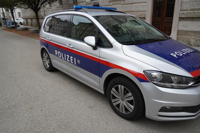 In der Petersbergstraße kollidierte ein 65-jähriger PKW-Lenker beim Rechtsabbiegen mit einer neben ihm fahrenden 62-jährigen Radfahrerin. | Foto: Emanuel Hasenauer (Symbolbild)