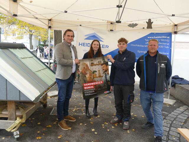 Bezirksstellenobmann Christian Bauer, Kerstin Heidecker, Noel Rydl und Julian Schreiber. | Foto: WKNÖ