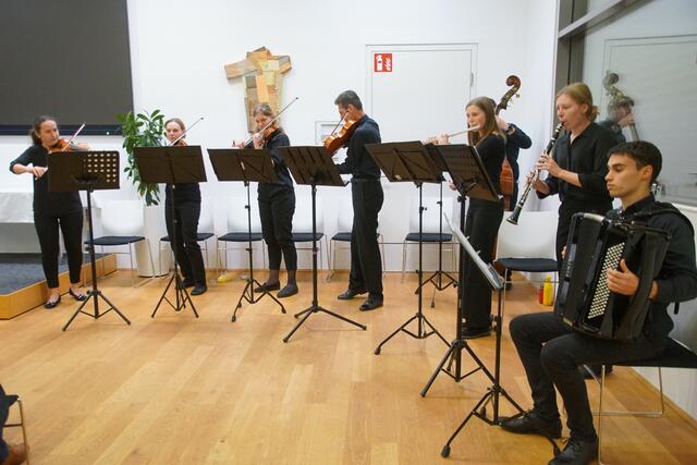 Die Veranstaltung wurde musikalisch vom Ensemble "Salonfähig" umrahmt. | Foto: Helmut Eder