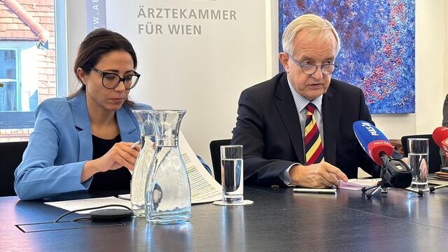 Kammerpräsident Johannes Steinhart (r.) sieht einen klaren Auftrag für eine neue Bundesregierung. | Foto: Johannes Reiterits/MeinBezirk