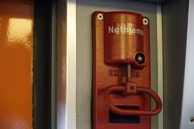 Bei einer Flucht soll der mutmaßliche Dieb die Notbremse eines Zuges gezogen haben. (Symbolbild) | Foto: pixabay.com