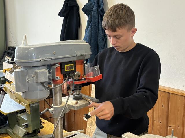 Jakob Gollner ist mit 15 Jahren der jüngste Krippenbaumeister des Burgenlandes.