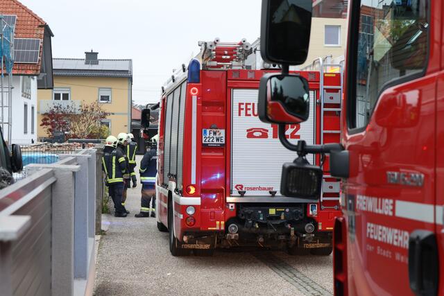 Ein Hausbesitzer in Wels-Schafwiesen wurde von Rotem Kreuz und Feuerwehr tot aufgefunden. Allem Anschein nach soll eine CO-Vergiftung den Mann getötet haben. | Foto: laumat.at