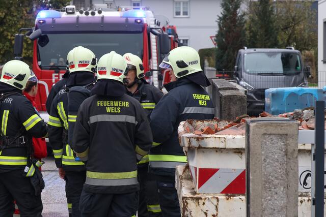 Ein Hausbesitzer in Wels-Schafwiesen wurde von Rotem Kreuz und Feuerwehr tot aufgefunden. Allem Anschein nach soll eine CO-Vergiftung den Mann getötet haben. | Foto: laumat.at
