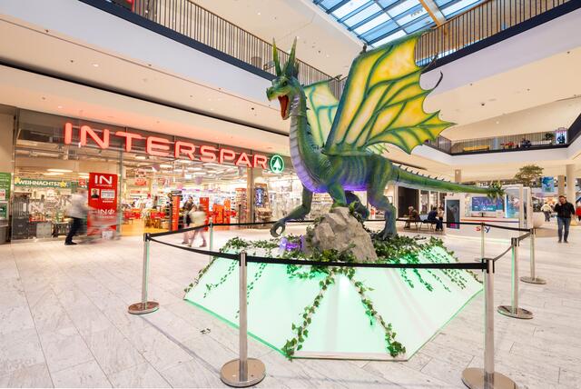 Im Huma Eleven sind derzeit riesige Drachen zu sehen. | Foto: Robert Fritz