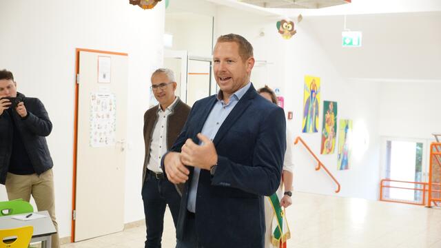 Lehrer Michael Stieber zeichnet für die Organisation seitens der Schule verantwortlich.  | Foto: Schrapf