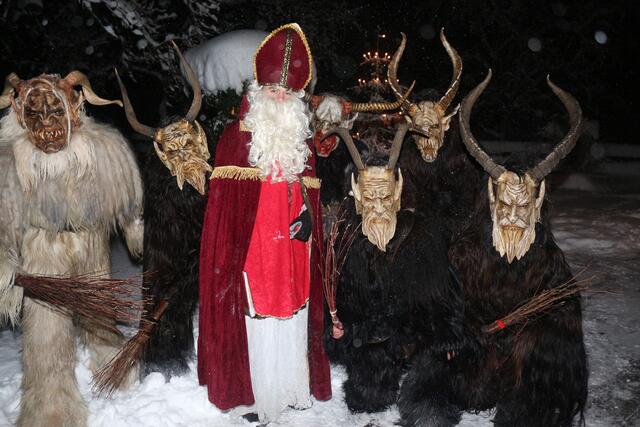 In Puch bei Salzburg wird die Vorweihnachtszeit nicht nur von festlichen Märkten und besinnlichen Konzerten geprägt, sondern auch von einer jahrhundertealten Tradition. | Foto: Puch bei Salzburg