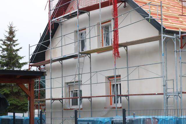 Ein Hausbesitzer in Wels-Schafwiesen wurde von Rotem Kreuz und Feuerwehr tot aufgefunden. Allem Anschein nach soll eine CO-Vergiftung den Mann getötet haben. | Foto: laumat.at