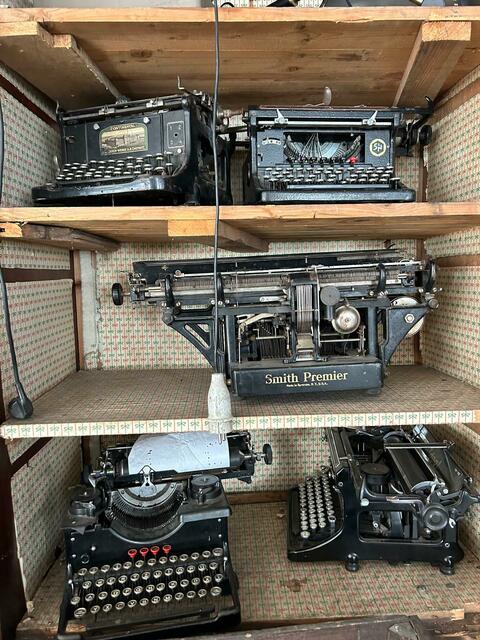 Schreibmaschinen vom Theaterspiel. | Foto: Milestones in Communication