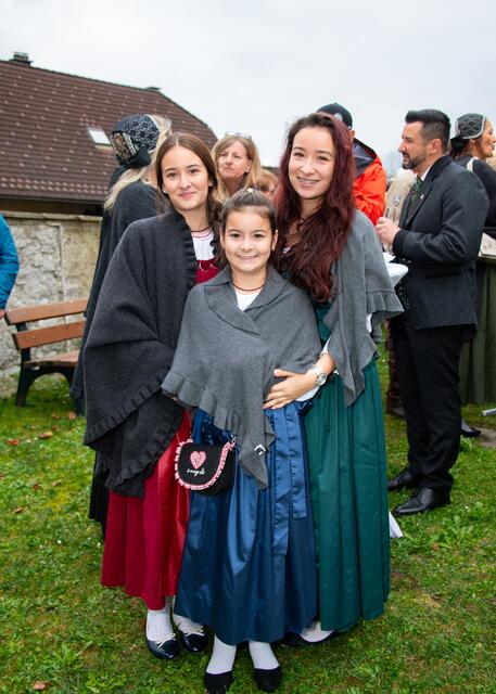 Ein Teil der Jugend: Annamaria, Claudia und Victoria | Foto: Trachtengruppe Radenthein