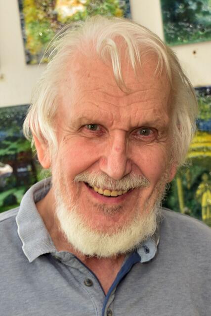 Lebt und arbeitet seit 1976 in Aschbach: Glaskünstler Erhart Richter (81) | Foto: Hans-Peter Kriener