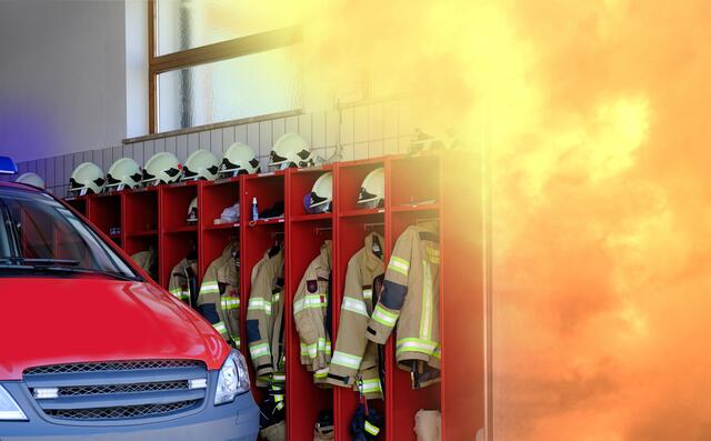 Feuerwehren wurden zu einem Brand in einer Werkstätte alarmiert. (Symbolfoto) | Foto: stock.adobe.com/at/ kittyfly