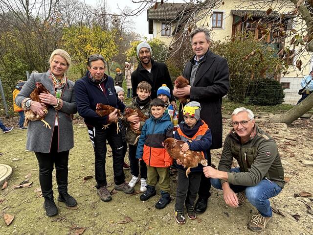 Jährlich besuchen rund 150 Klassen den Annahof in Laab im Walde.  | Foto: Hirss