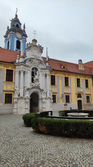 das Stiftsportal des prächtigen Barockbaues... | Foto: I.Wozonig