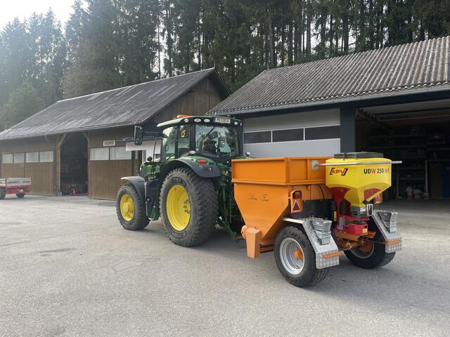 Traktor mit Sprittstreuer - Pabneukirchen.  | Foto: privat