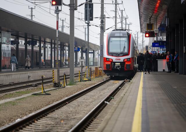 Ab Dezember 2025 werden die neuen Züge auch im Bezirk Hollabrunn fahren. | Foto: NLK Pfeffer