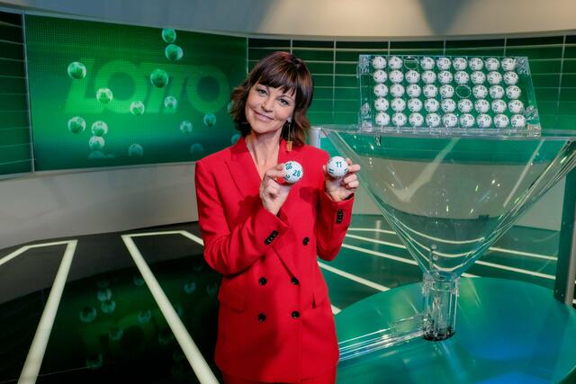 Lotto-Moderatorin Evelyn Vysher. | Foto: ORF/Günther Pichlkostner