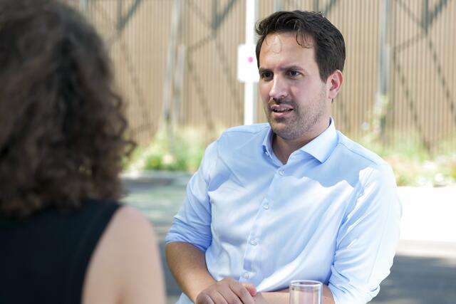 Bildungsstadtrat Christoph Wiederkehr (Neos) fordert mehr Ressourcen vom Bund. (Archiv) | Foto: Maximilian Spitzauer/MeinBezirk