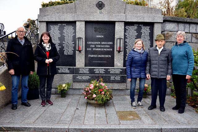 Das Kriegerdenkmal wurde saniert. Fehlende Namen wurden ergänzt.  | Foto: Zinterhof