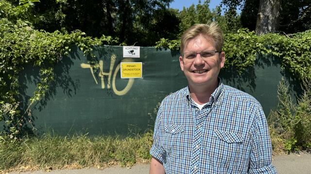 Peter König von der Bürgerliste "Für Langenzersdorf" ist nicht zufrieden mit der Ausgabe von 70.000 Euro und dem neuen Lagerplatz. | Foto: Hahn