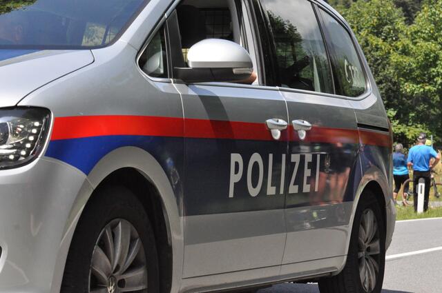 Auf der Unterinntalstraße in Münster kam es am Dienstagabend zu einem Verkehrsunfall mit zwei beteiligten Fahrzeugen. | Foto: skn/Symbolbild