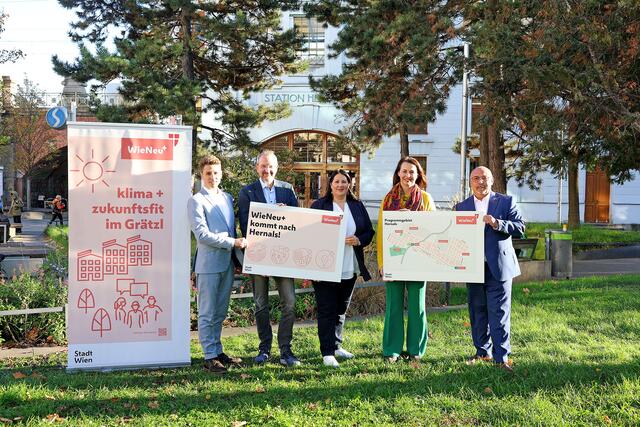 (v.l.n.r.) Gruppenleiter WieNeu+ Stephan Hartmann, Leiter MA 25 Otto Eckl, Vizebürgermeisterin und Wohnbaustadträtin Kathrin Gaál (SPÖ), Wohnbausprecherin Selma Arapovic (Neos), Bezirksvorsteher Hernals Peter Jagsch (SPÖ) bei der Präsentation der Inititiave.  | Foto: Stadt Wien/Martin Votava