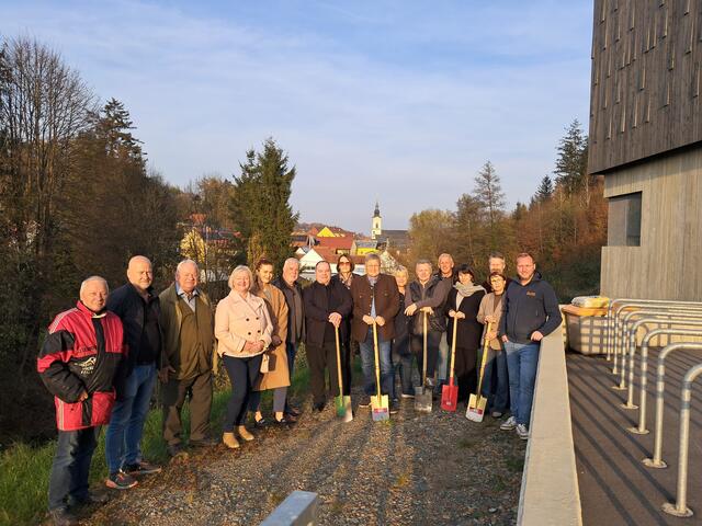 Beim Spatenstich für den Caritas-Weg in Wies | Foto: MG Wies