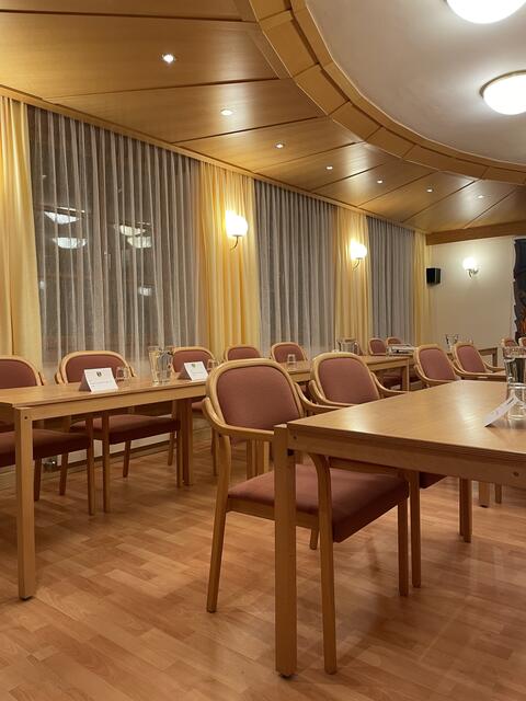 In der Gemeinderatssitzung am 04. November wurde über die Misstrauensanträge gegenüber Bürgermeister Josef Schmidl-Haberleitner abgestimmt. | Foto: Nina Taurok