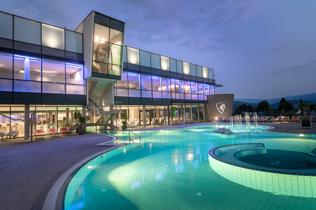 Ein Tag Auszeit in der Therme mit Sauna, Massage und Erholung in den vielfältigen Becken.  | Foto: Therme NOVA