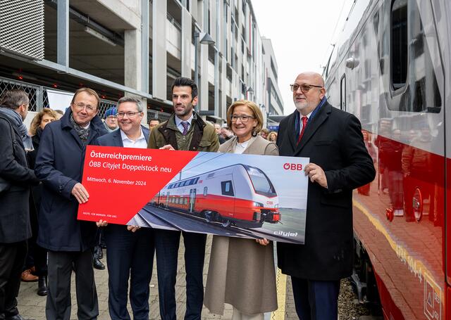 Österreichpremiere in St. Pölten: Bgm. Matthias Stadler, GF Stadler Austria Christian Diewald, LH-Stv. Udo Landbauer, LH Johanna Mikl-Leitner, ÖBB CEO Andreas Matthä  | Foto: NLK Pfeffer