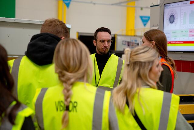Studierende des Campus Wieselburg zu Besuch bei Amazon in Wien-Liesing