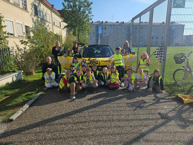 Das Projekt "Hallo Auto" des ISZ Wels vermittelte den Schülerinnen und Schülern wichtige Eindrücke über die Gefahren im Straßenverker. | Foto: ISZ