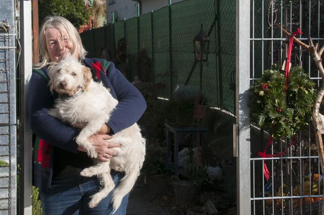 Ursula Lettner mit Haushund "Emil". | Foto: Wolfgang Unger
