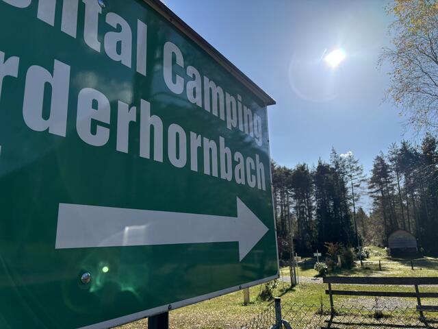 Die Freizeitanlage rund um den Campingplatz und das Badino belebt den Ort. | Foto: Reichel
