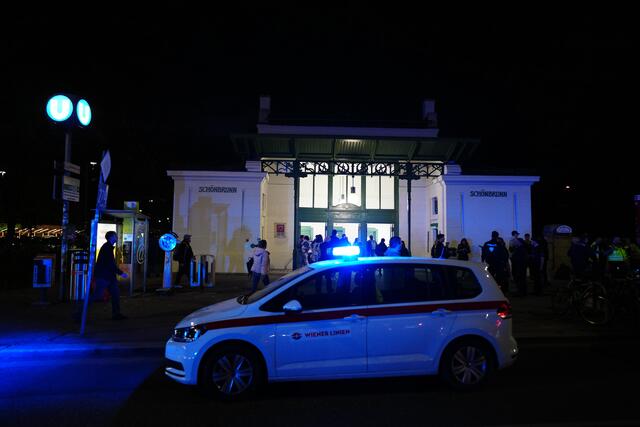 Die U-Bahnstation Schönbrunn wurde für die Dauer des Rettungseinsatzes gesperrt. | Foto: ANGELIKA KREINER / APA / picturedesk.com