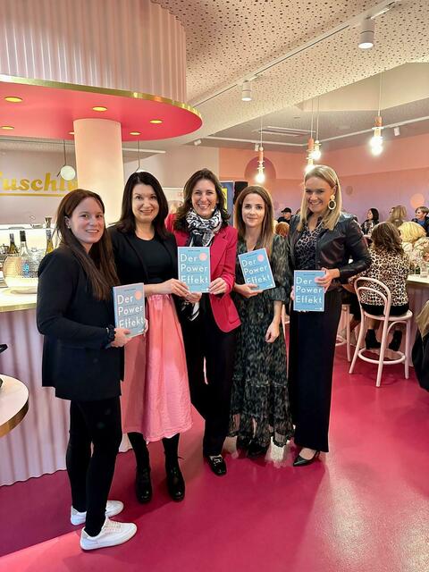 Natalie Karré (Mitte) sprach beim Frau in der Wirtschaft in St. Willibald über Gleichberechtigung in der Arbeitswelt und ihr Buch "Der Power Effekt". | Foto: Frau in der Wirtschaft