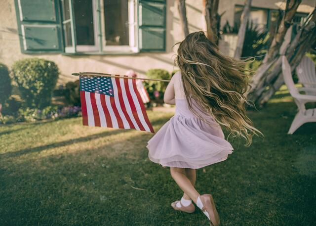 Patriotismus spielt für den Großteil der US-Amerikanerinnen und -Amerikaner eine wichtige Rolle. | Foto: frank mckenna/unsplash