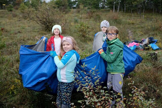 Das Schnittgut wurde in Teamarbeit von der Fläche getragen. | Foto: LPV/J. Fischer