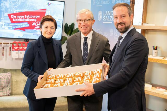 Salzburgs Regierungsspitze wirbt für die Zustimmung zur Mobilitätslösung. Im Bild: Landeshauptmann Wilfried Haslauer, Landeshauptmann-Stellvertreter Stefan Schnöll und Landeshauptmann-Stellvertreterin Marlene Svazek beim Pressegespräch zur Volksbefragung über die Mobilitätslösung. | Foto: Land Salzburg/Büro Svazek