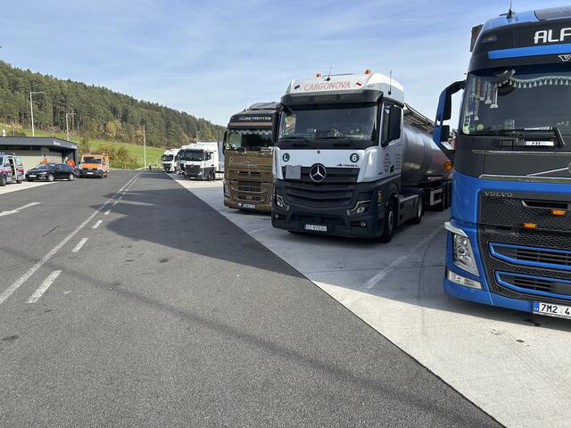 Lkw-Fahrer mussten damit rechnen, zwecks Überprüfung zum Parkplatz abgeleitet zu werden. | Foto: privat