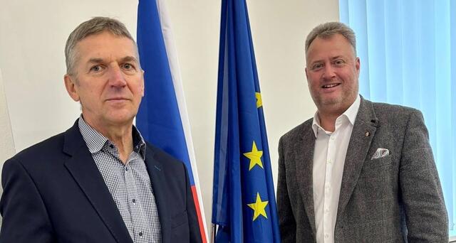Der Leiter der Energiegruppe, Walter Wöss (l.) vom Amt der Oö. Landesregierung, begleitete den FPÖ-Landtagsabgeordneten Peter Handlos (r.) nach Budweis. | Foto: Leithner