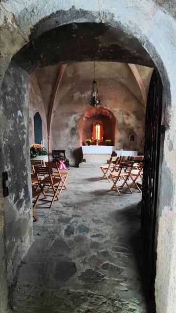 die Kapelle ist dem Erzengel Michael geweiht, darunter kann man den Karner besichtigen... | Foto: I.Wozonig