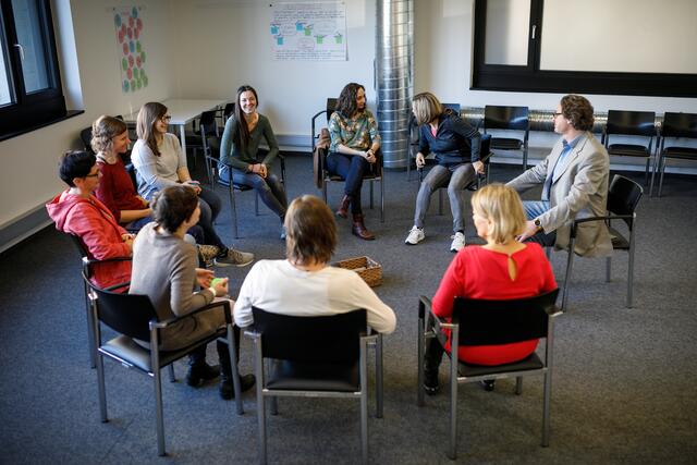 "Ich bin nicht alleine". Die sechs Wochen Therapie absolvieren die Patienten in der Gruppe. | Foto: pro mente Reha