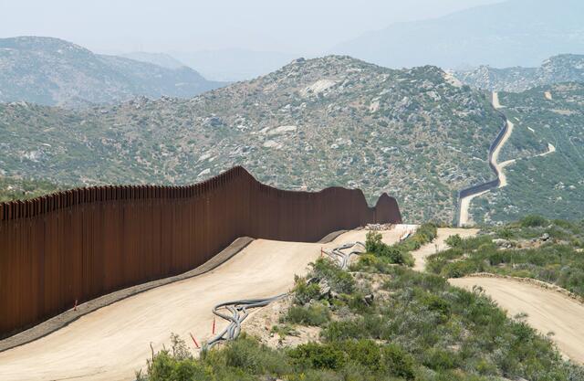 Bereits bei der letzten Wahl Trumps war Immigration ein Thema. Diesen Ton hat er dieses Mal noch verschärft. | Foto: Greg Bulla/unsplash