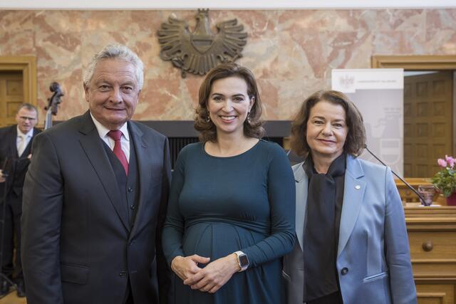 LG-Präsident, a.D. Hans Rathgeb (v.l), BM Alma Zadić und Landesgerichtspräsidentin Christina Gumpoldsberger.  | Foto: LG/Neumayr/Leopold
